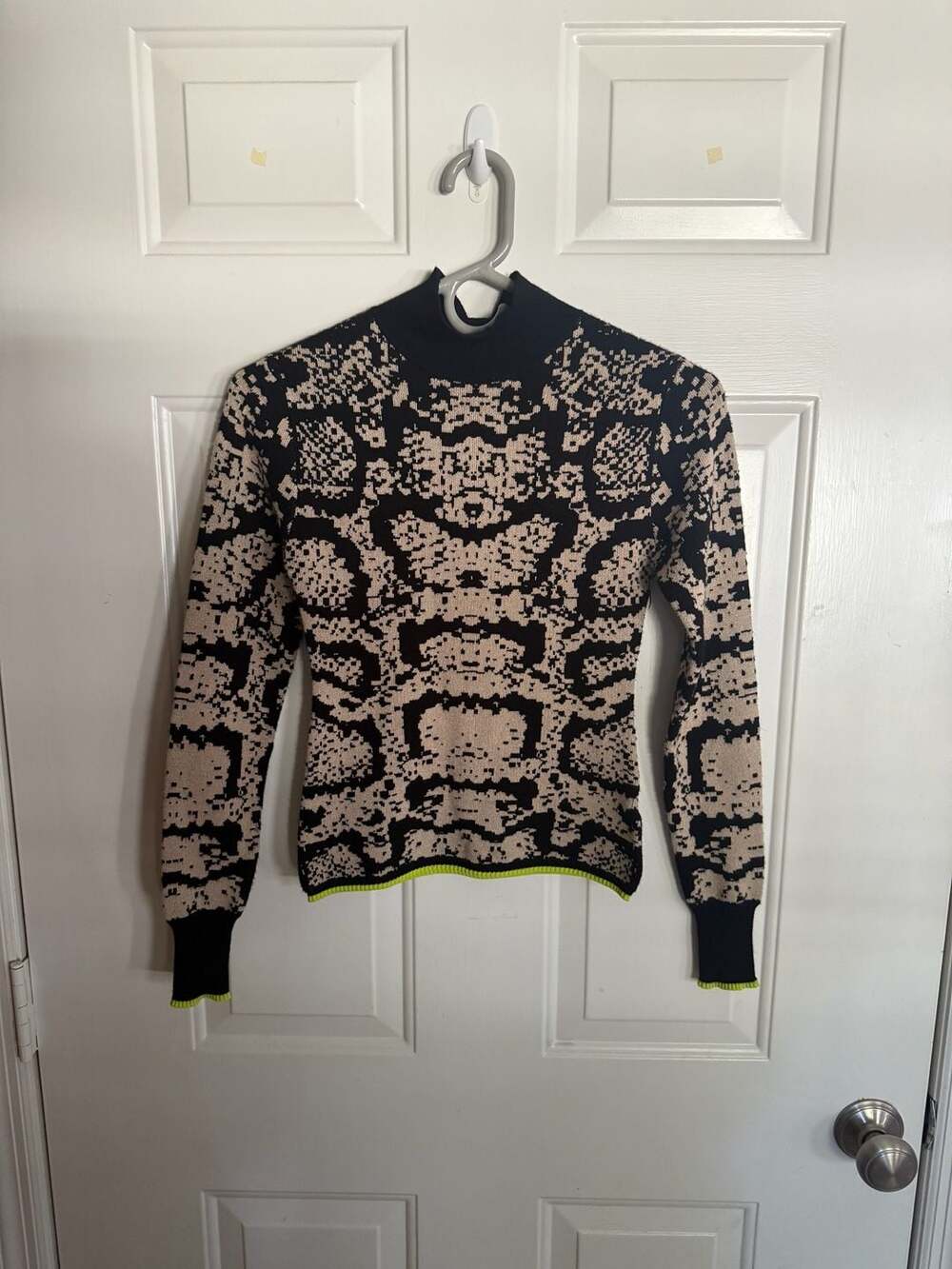 Derek Heart Black And Beige Snakeskin Print Mock Neck Long Sleeve Sweater Size S